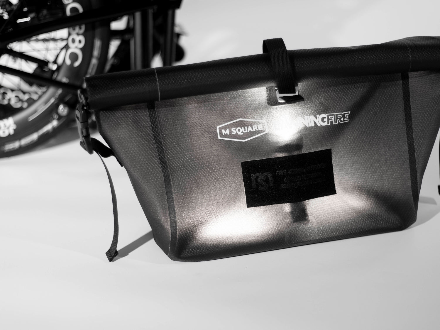 ブロンプトンバッグ + トリゴフレーム – ホワイト