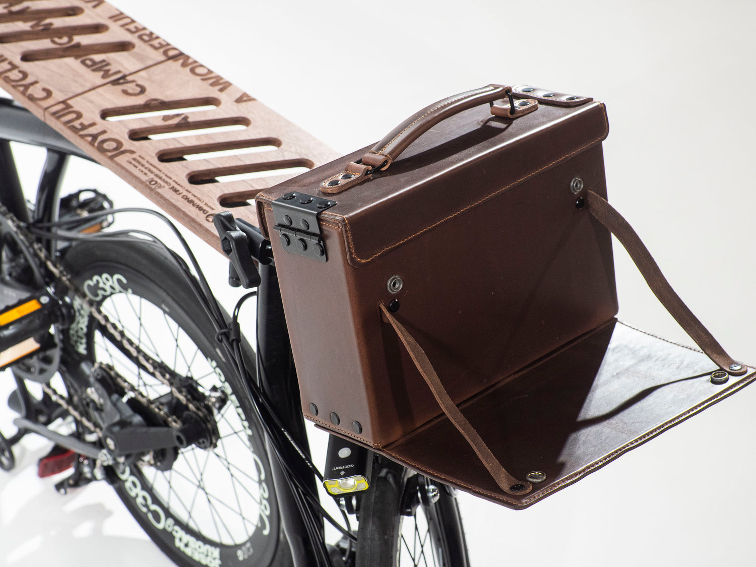 ブロンプトン フロントレザーバッグ – ブラック