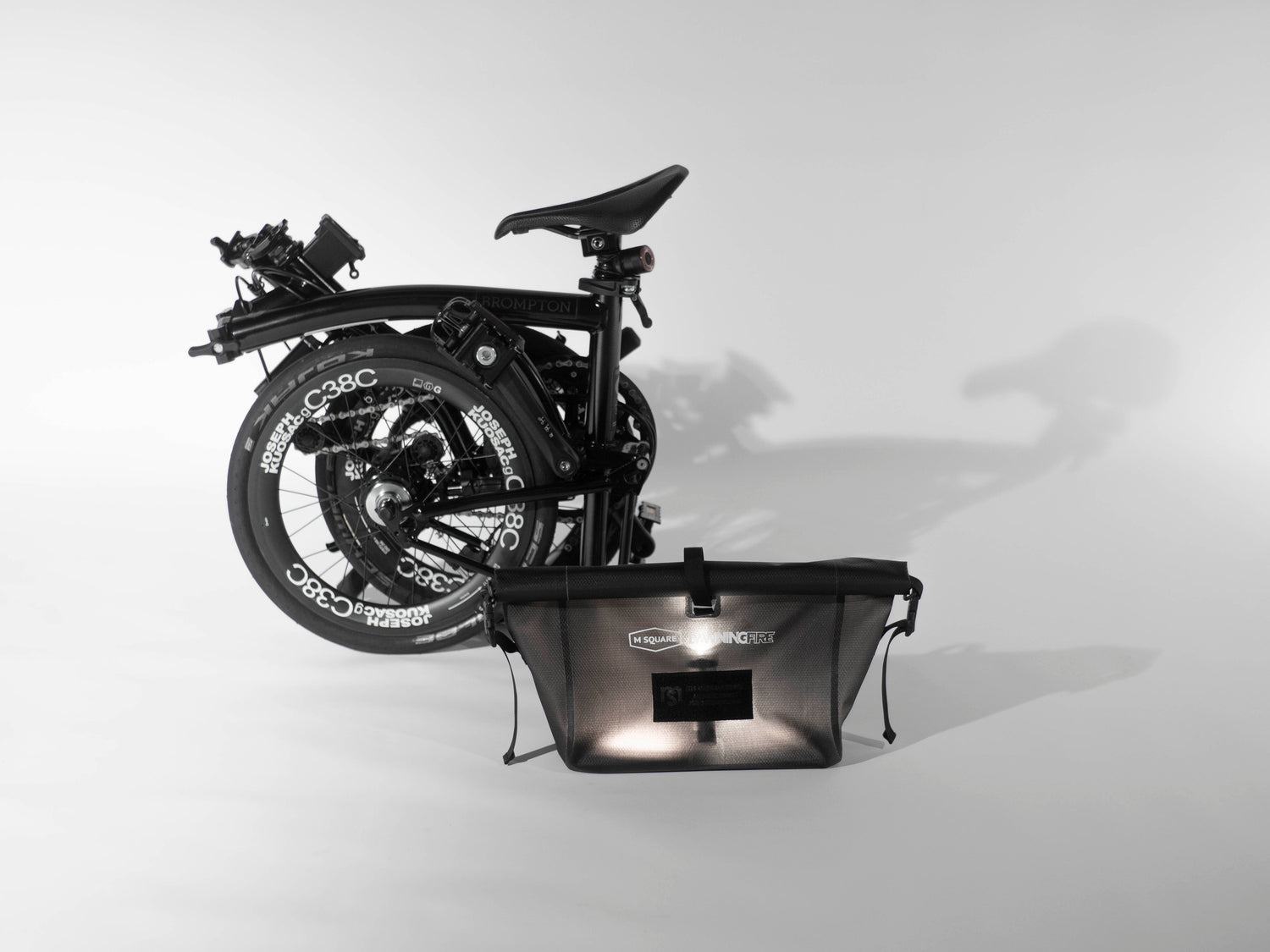 ブロンプトンバッグ + トリゴフレーム – ホワイト