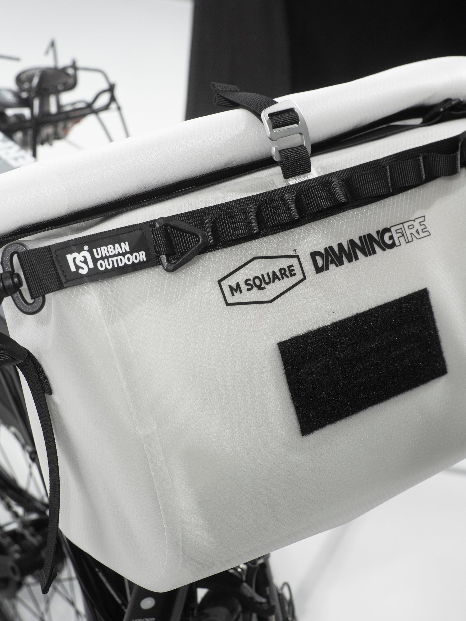 ブロンプトンバッグ + トリゴフレーム – ホワイト